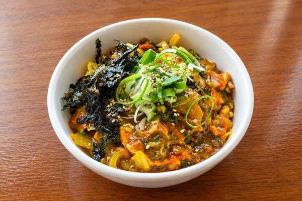 Chicken curry rice bowl/ Тахианы мах карритай будаа/ 치킨카레덮밥