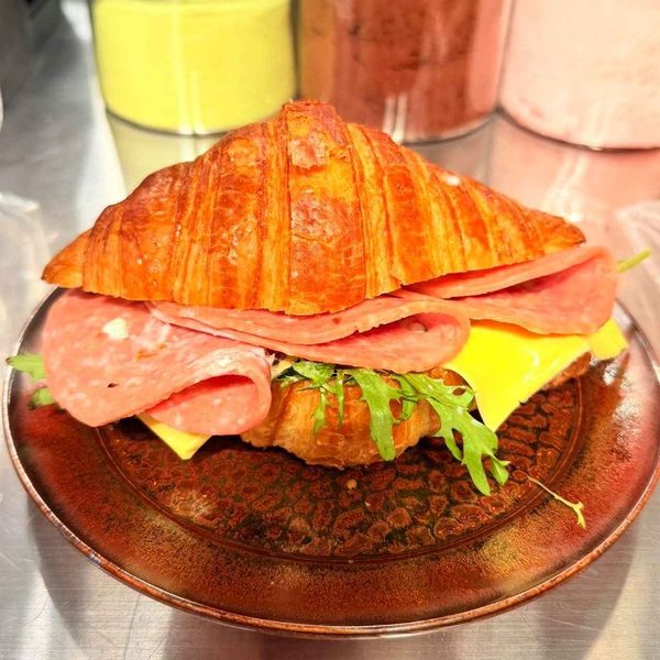 Crossiant sandwich(pesto&hiam)